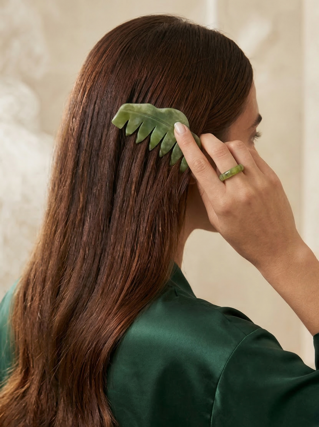 The Scalp Revitalizing Jade Gua Sha Comb – Xiu Yan Edition