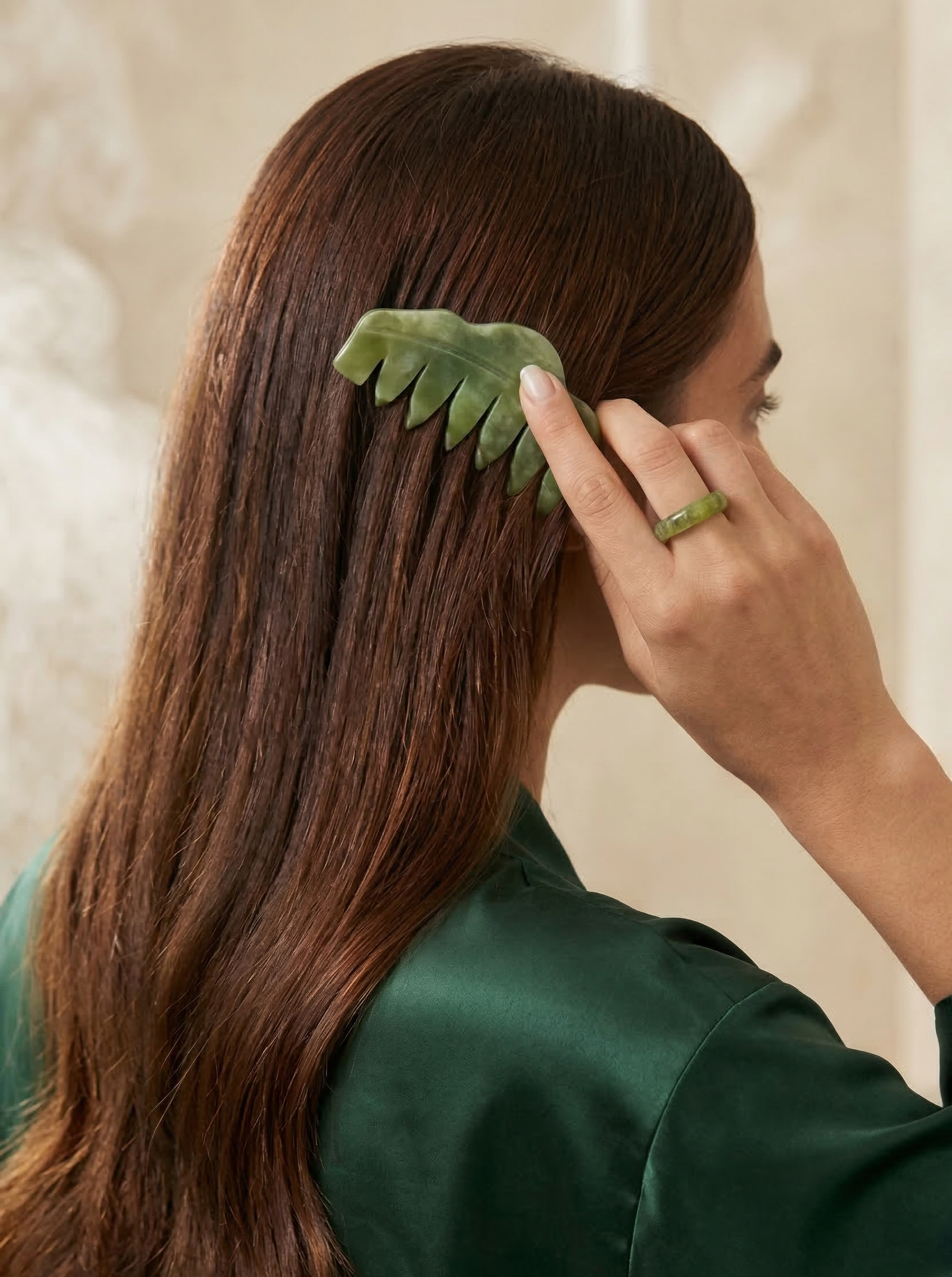 The Scalp Revitalizing Jade Gua Sha Comb – Xiu Yan Edition